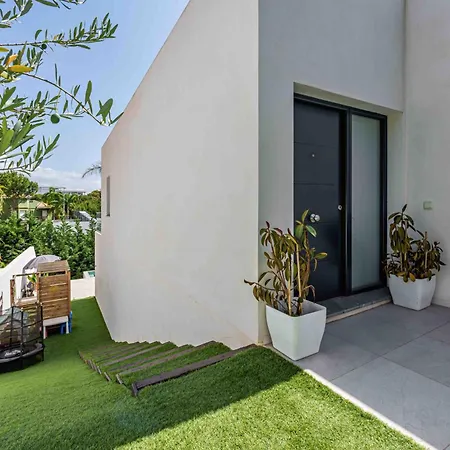 וילה Foresta With Pool & Garden By Belonio *