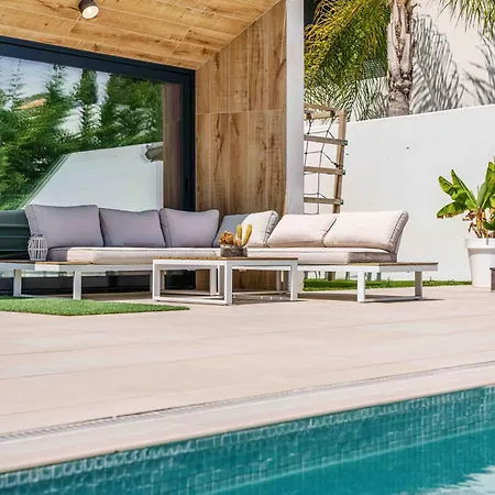 וילה Foresta With Pool & Garden By Belonio